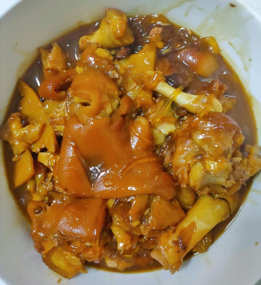 黄梦梦梦做的美味的家常菜:红烧猪蹄