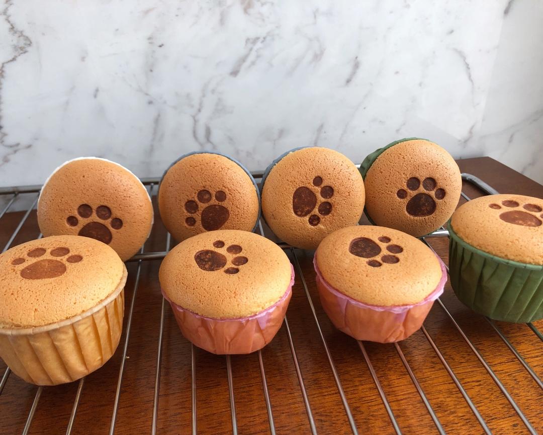 软萌软萌的古早味纸杯蛋糕