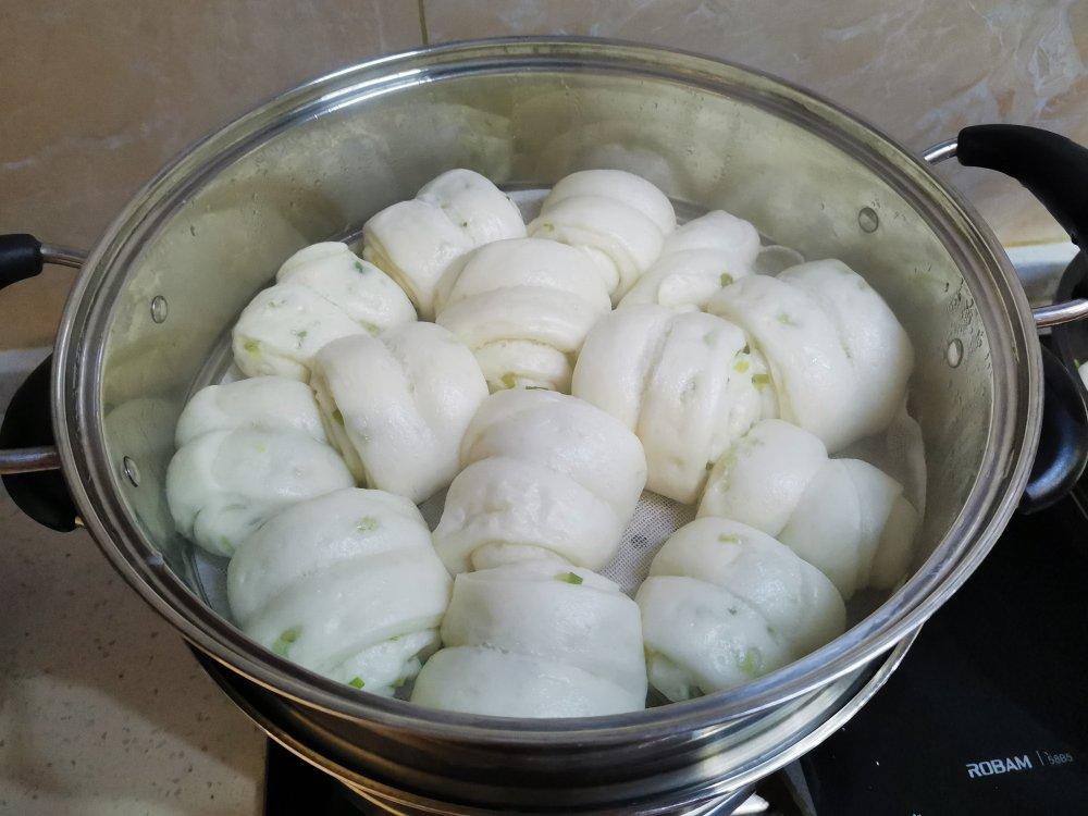 传统的葱油花卷