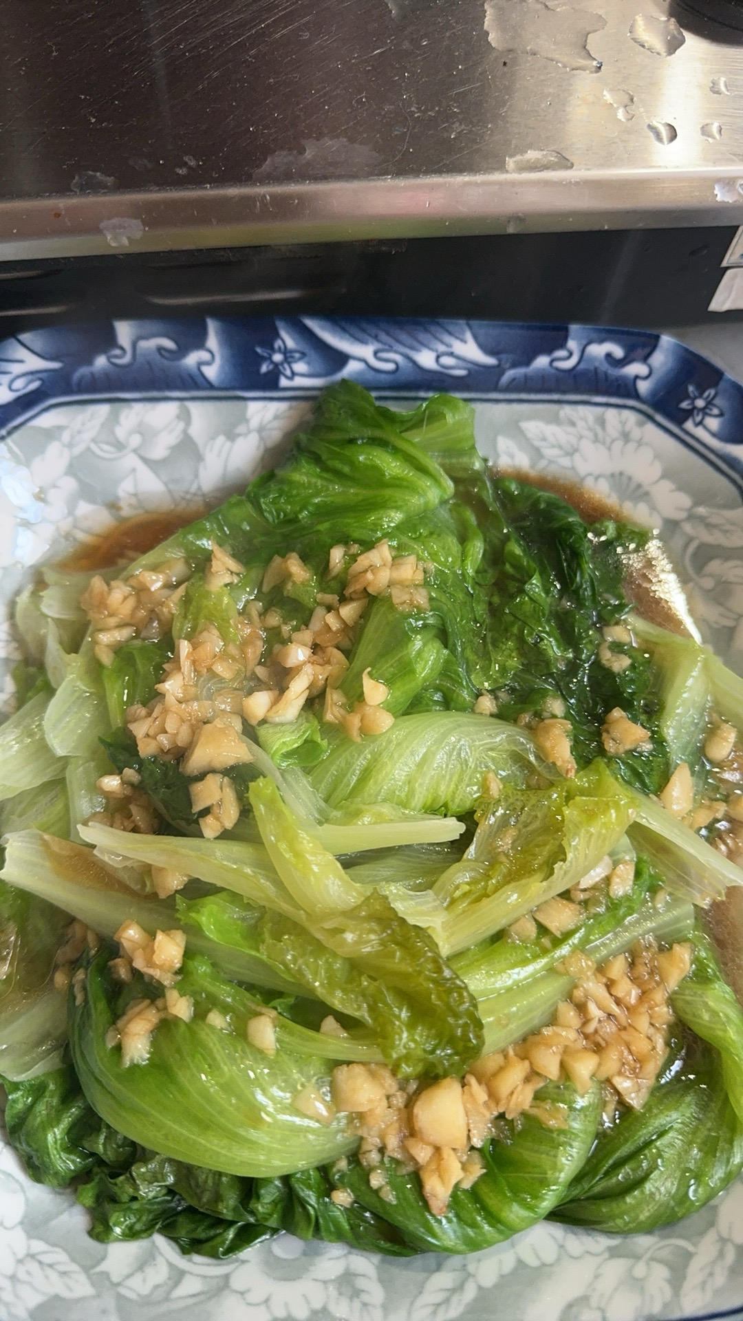 蒜蓉蚝油生菜，清脆爽口，色香味俱全