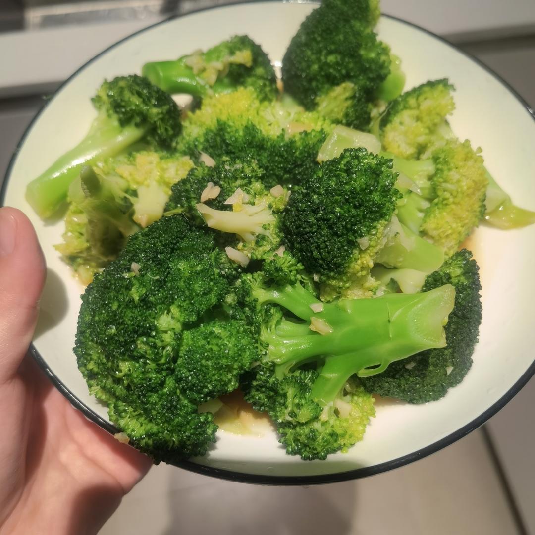 好吃到爆的耗油蒜蓉西兰花(从不修图，喜欢请关注)