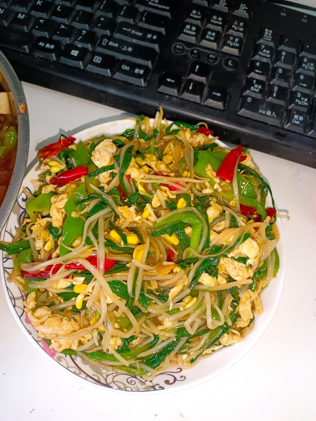 豆芽韭菜炒鸡蛋，三分钟搞定～！