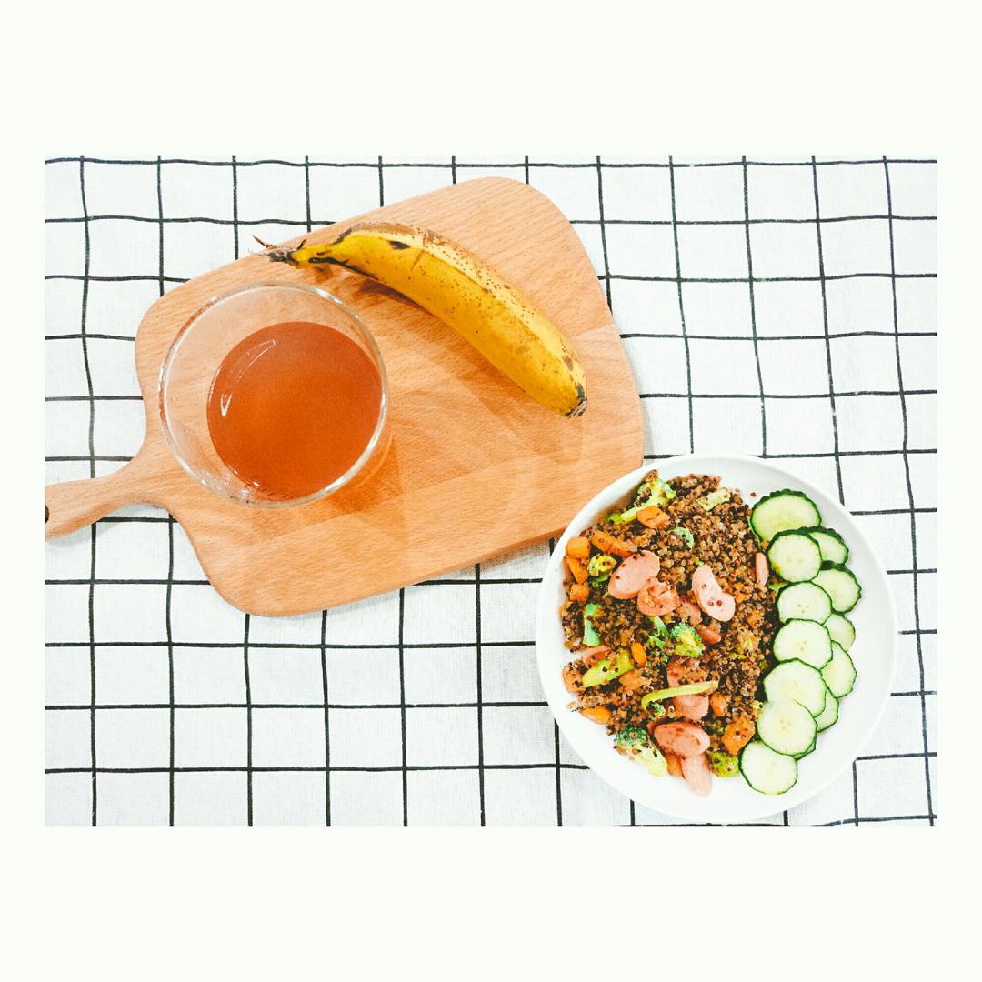 杂蔬蛋炒藜麦饭