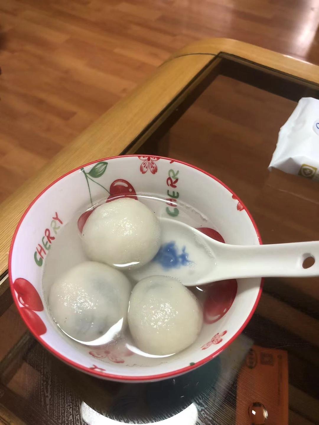 花生黑芝麻汤圆