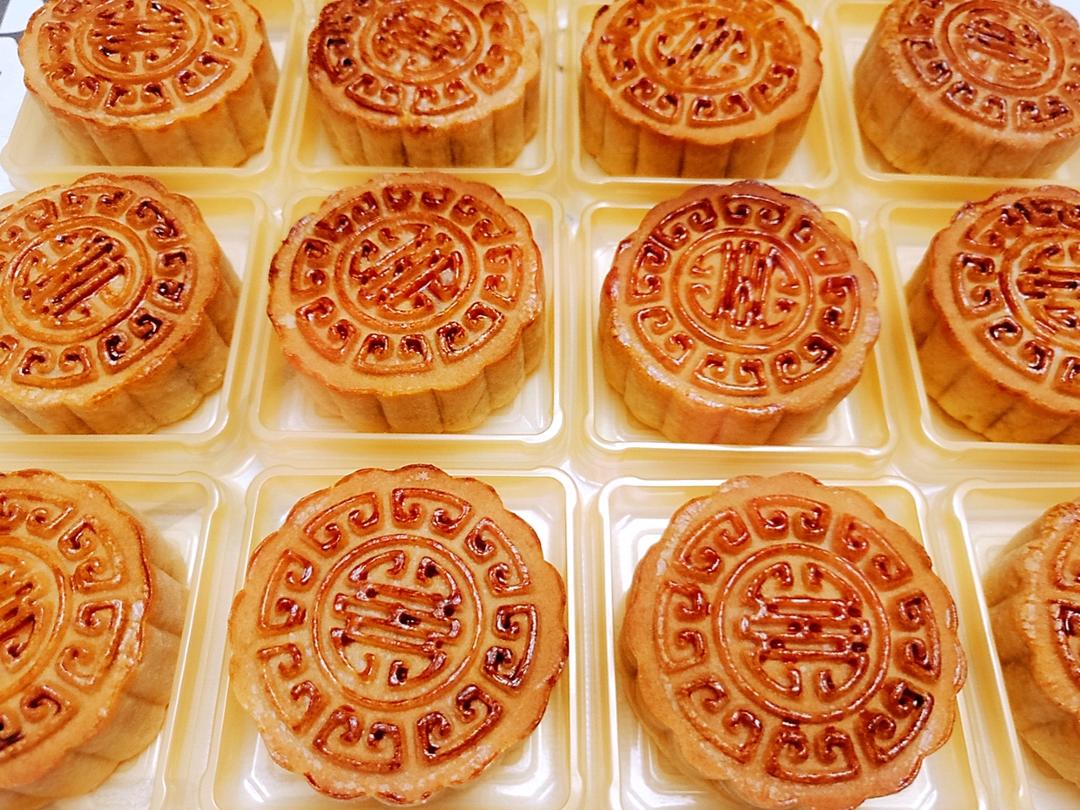 广式月饼—蛋黄莲蓉月饼