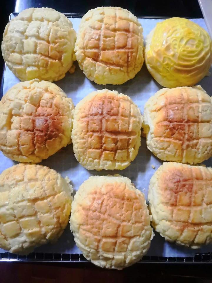 好吃到炸裂的港式菠萝包（附带制作酥皮的小视频）