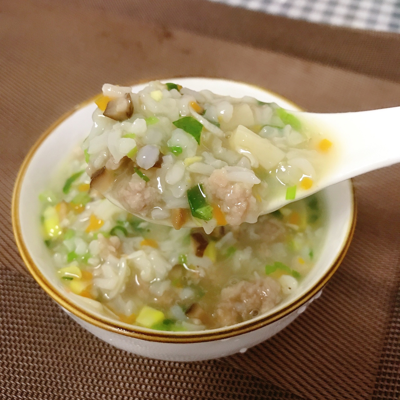 宝宝辅食~香菇干贝瘦肉粥的做法