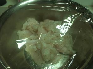 鲜香龙利鱼——山寨版十二道锋味三星葱鲷鱼（附案板切鱼去腥小妙招）的做法 步骤3