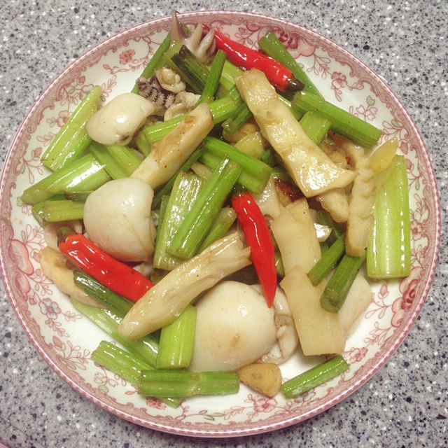 酸笋泡椒炒墨鱼仔