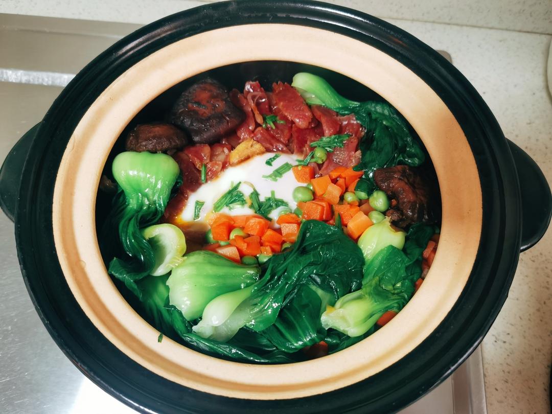 保姆级的「腊味煲仔饭2.0」加强版来了，地道老广味～