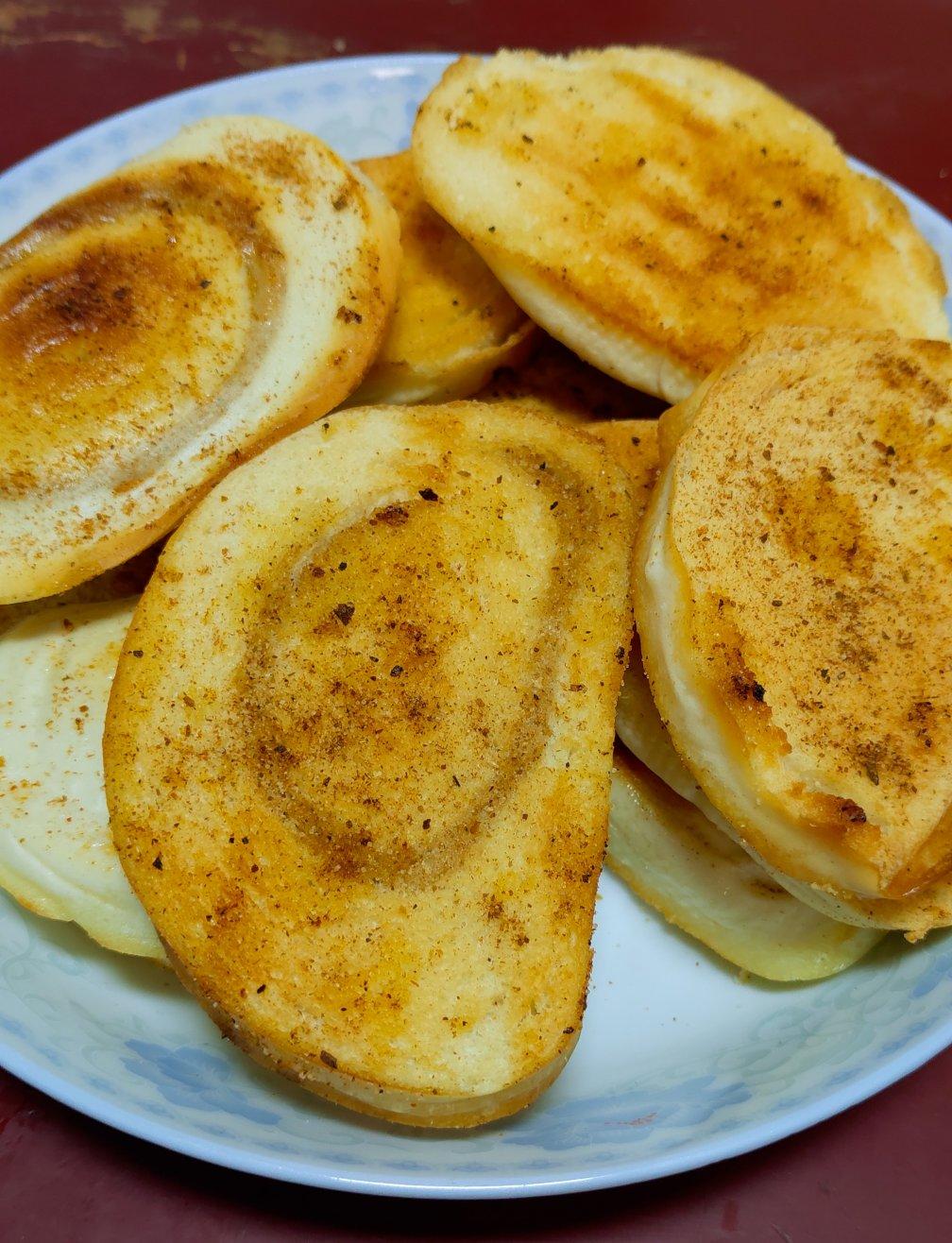 叮咚咚00做的煎馒头干