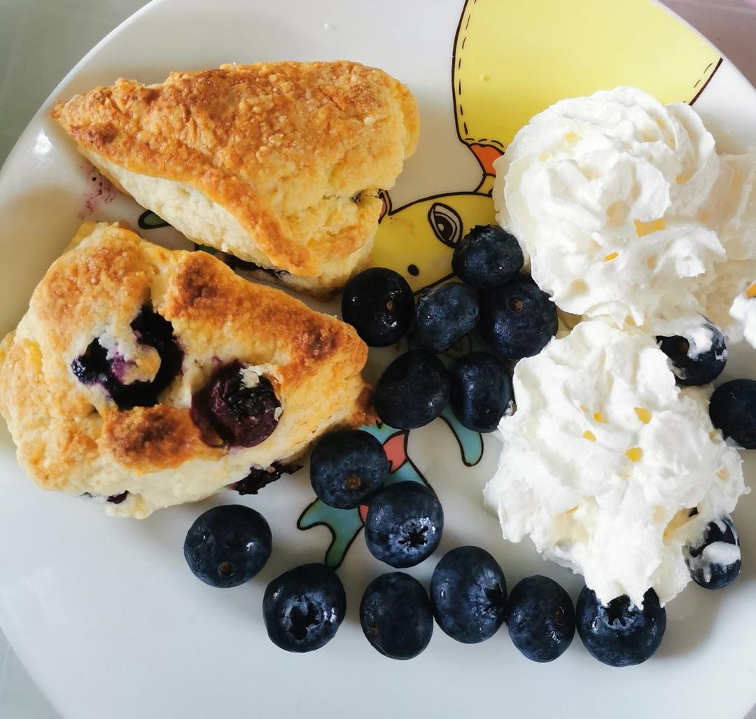 爆浆蓝莓司康Blueberry Explosion Scone