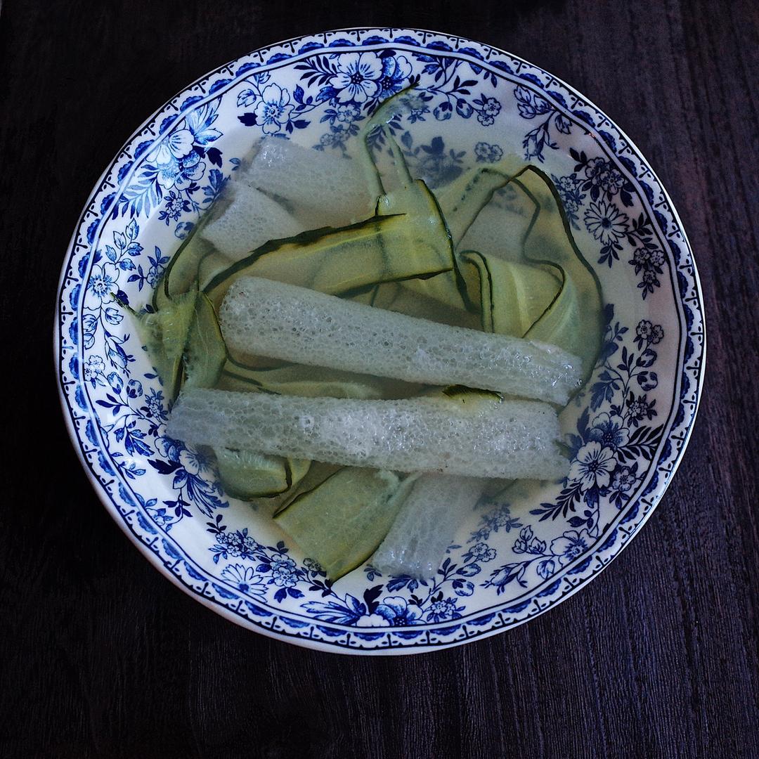 又鲜又仙的 竹荪干贝黄瓜汤