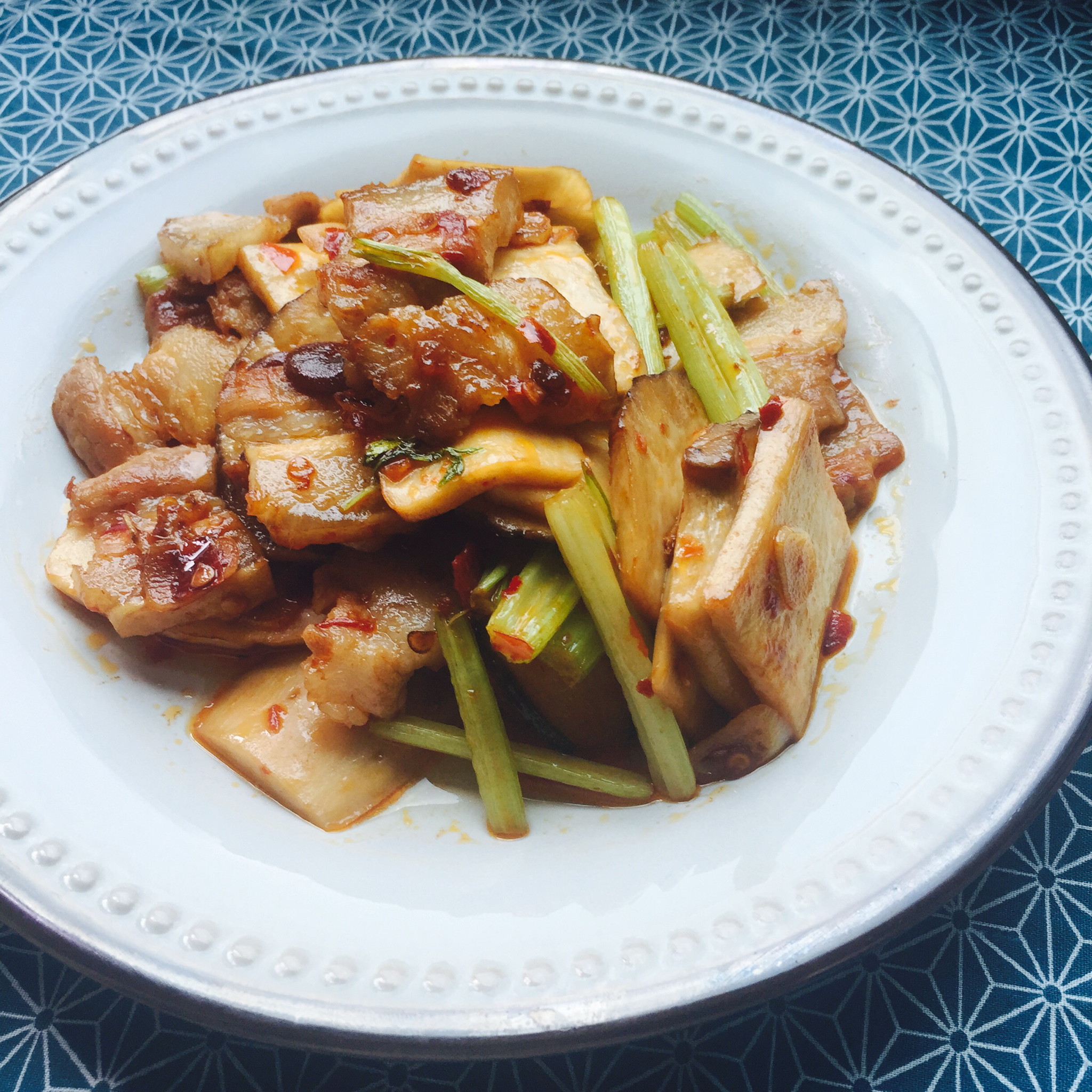 五花肉爆炒杏鲍菇
