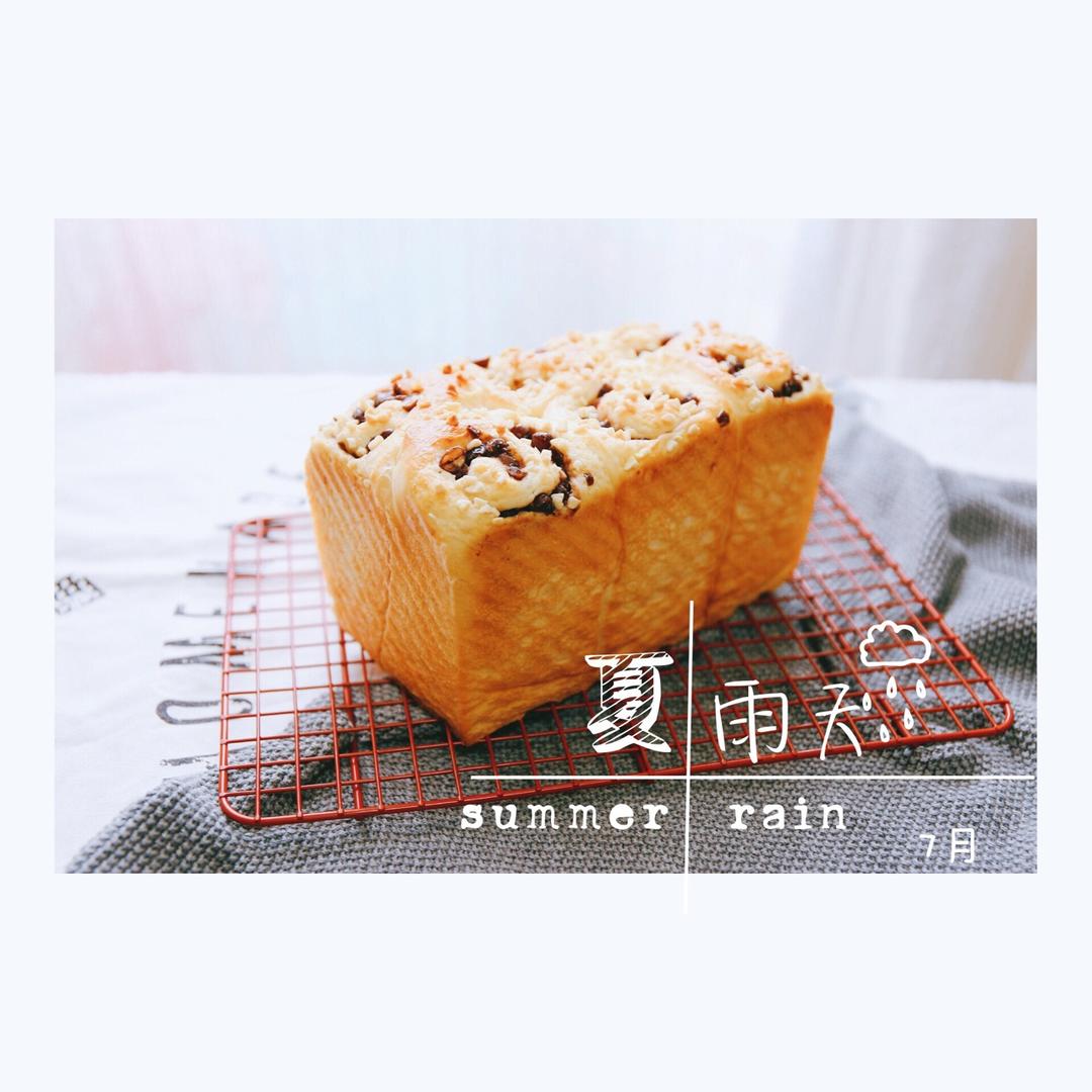 红豆杏仁卷吐司