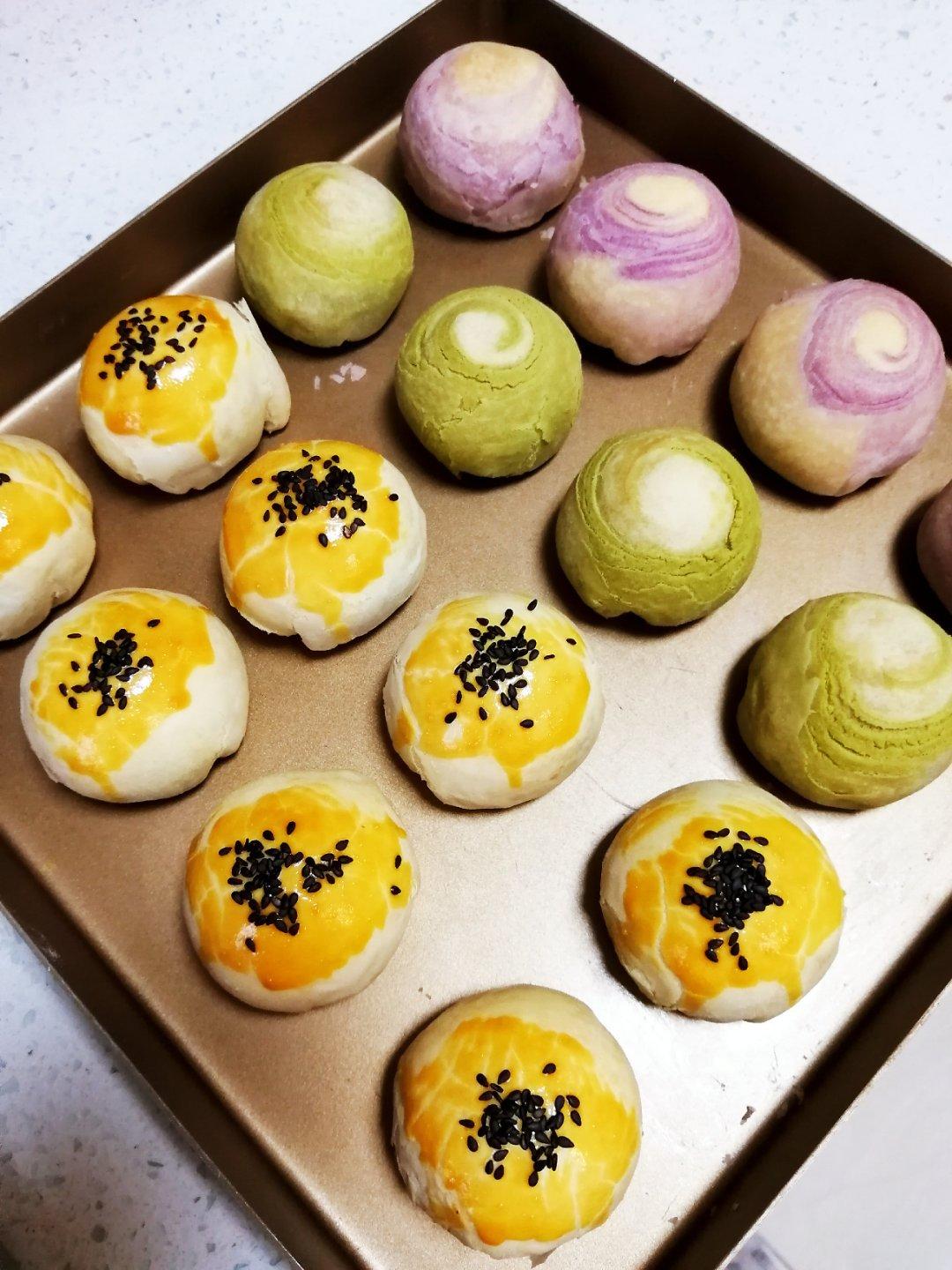 麻薯蛋黄酥，酥掉渣‼️（给出单个需要的材料量）