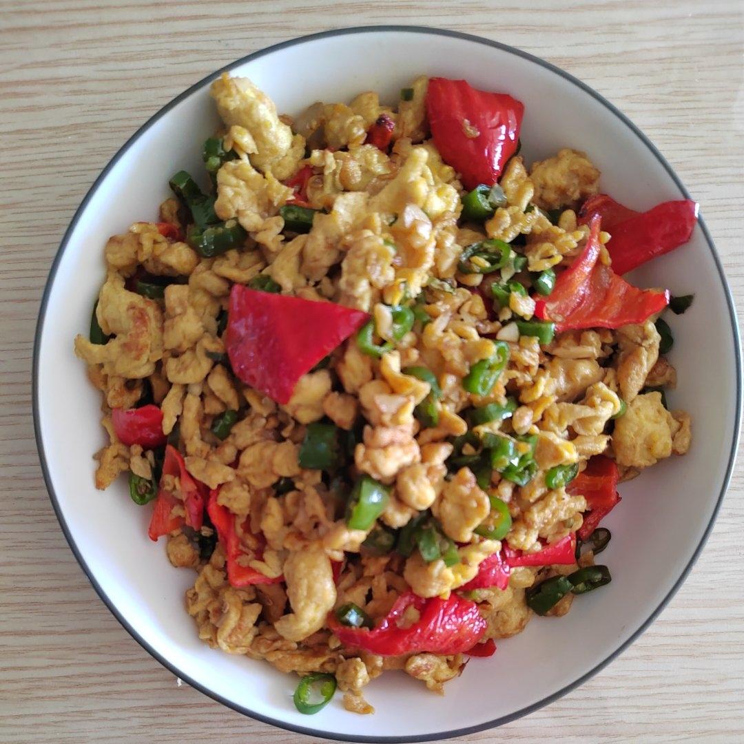 五分钟炒个能吃两碗饭的辣椒炒鸡蛋