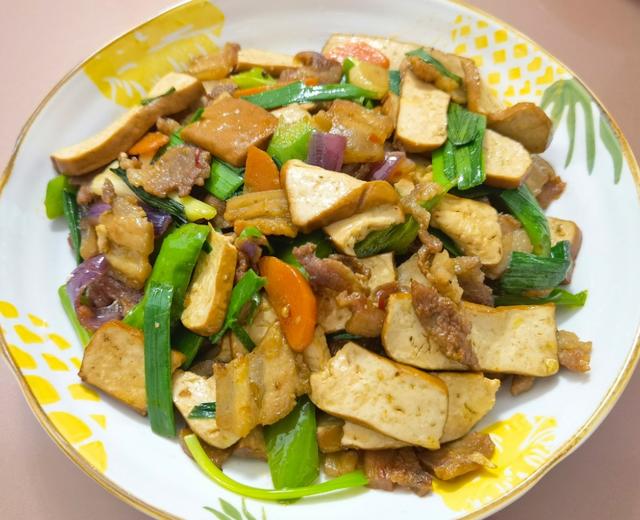 五花肉炒香干的做法