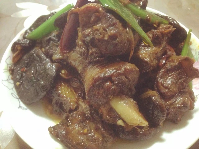 香菇鸡肉炖土豆