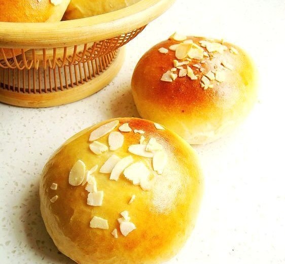 杏仁豆沙小面包的做法