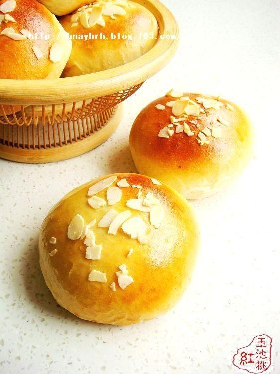 杏仁豆沙小面包的做法