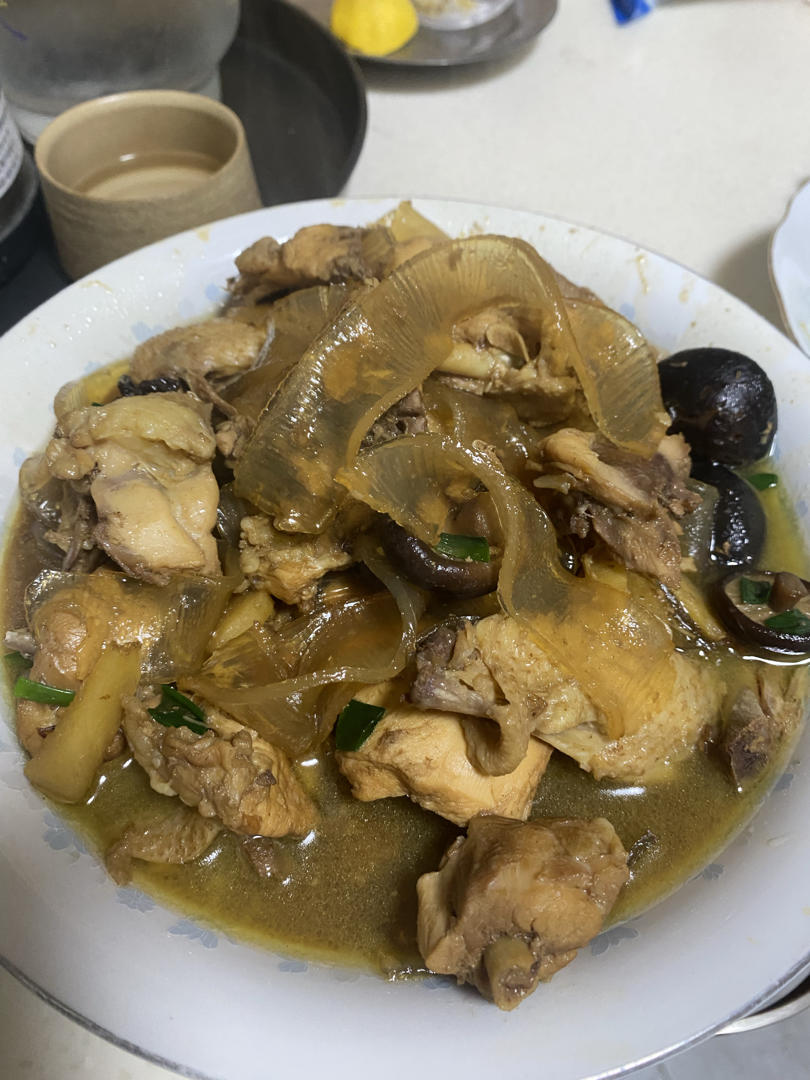 小鸡炖蘑菇(注意一步操作就香气沁人)