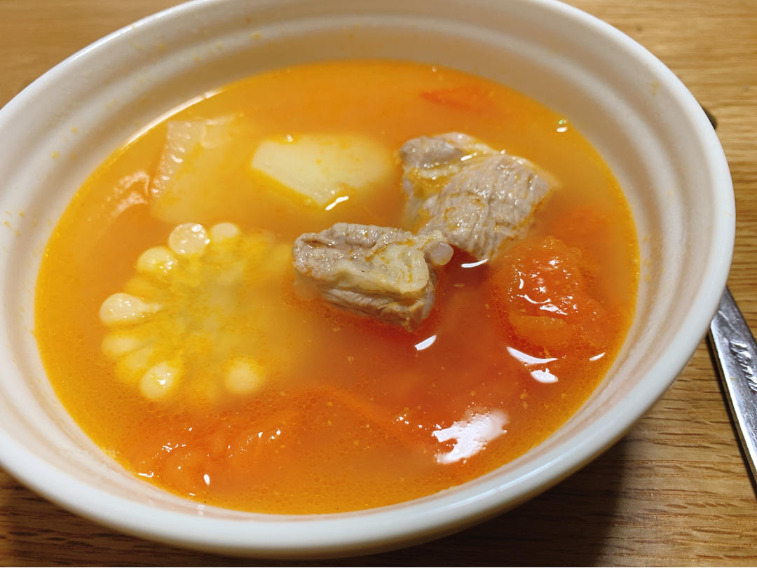 番茄土豆玉米排骨汤
