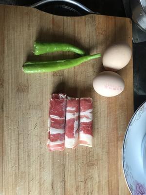 青椒炒鸡蛋的做法 步骤1