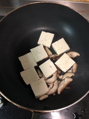 小白菜豆腐辛拉面🍜的做法 步骤2