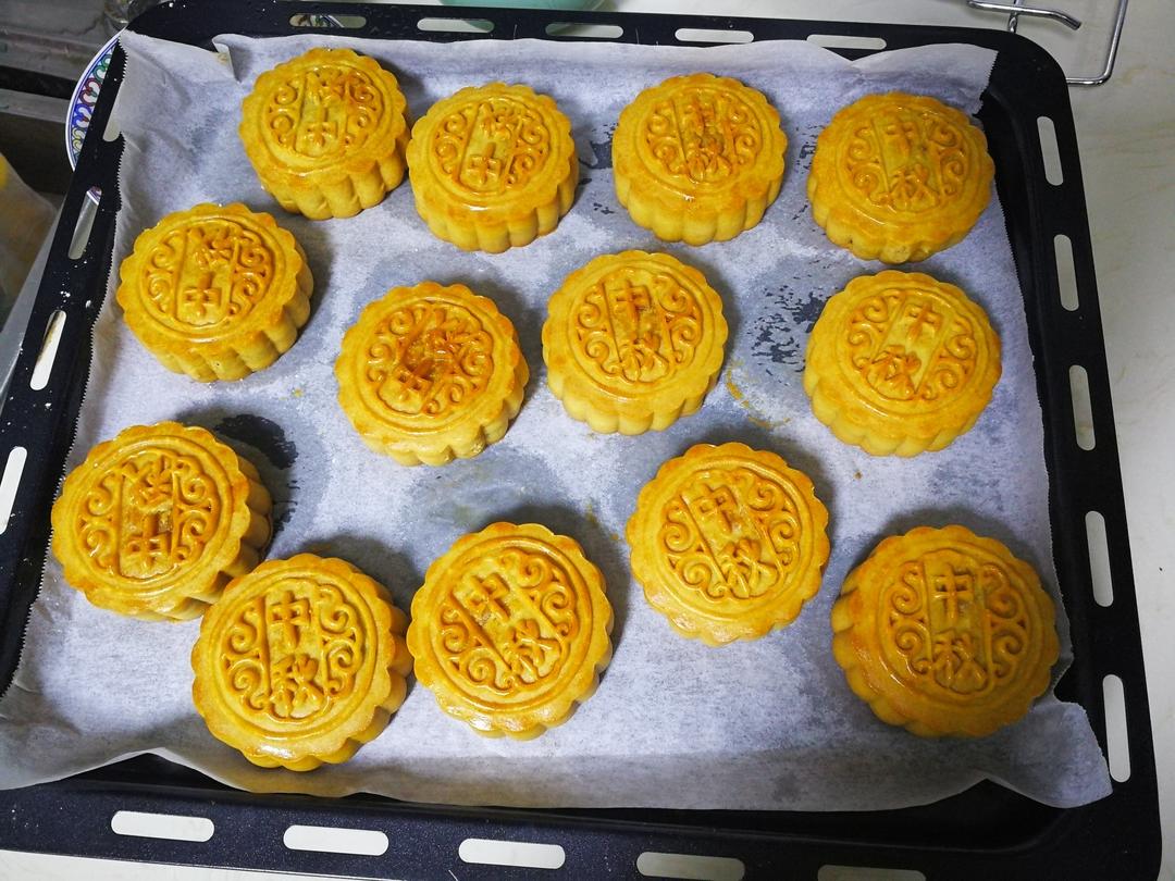 广式月饼——蛋黄莲蓉月饼