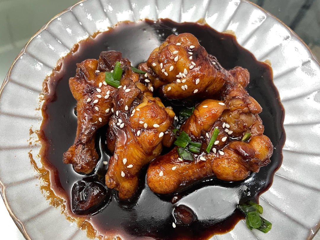 好吃到舔手指的「蒜香蜜汁鸡翅根」👍