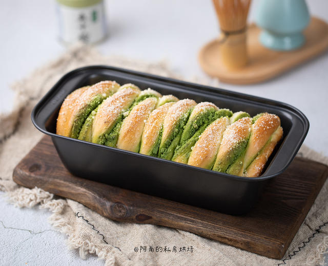 整形简单又好看的抹茶奶酥吐司! 整形简单又好看的抹茶奶酥吐司!