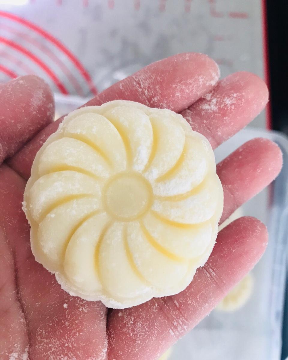 芝士奶黄冰皮月饼