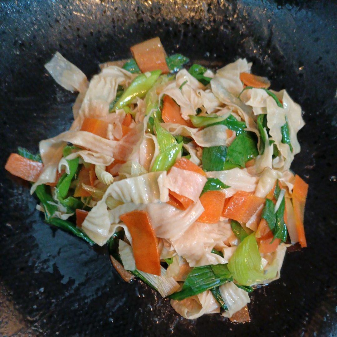 蒜苗炒干豆皮丝