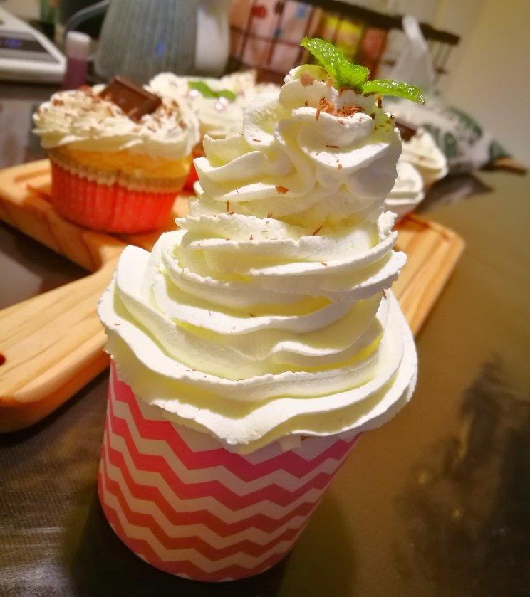 杯子草莓蛋糕cupcake