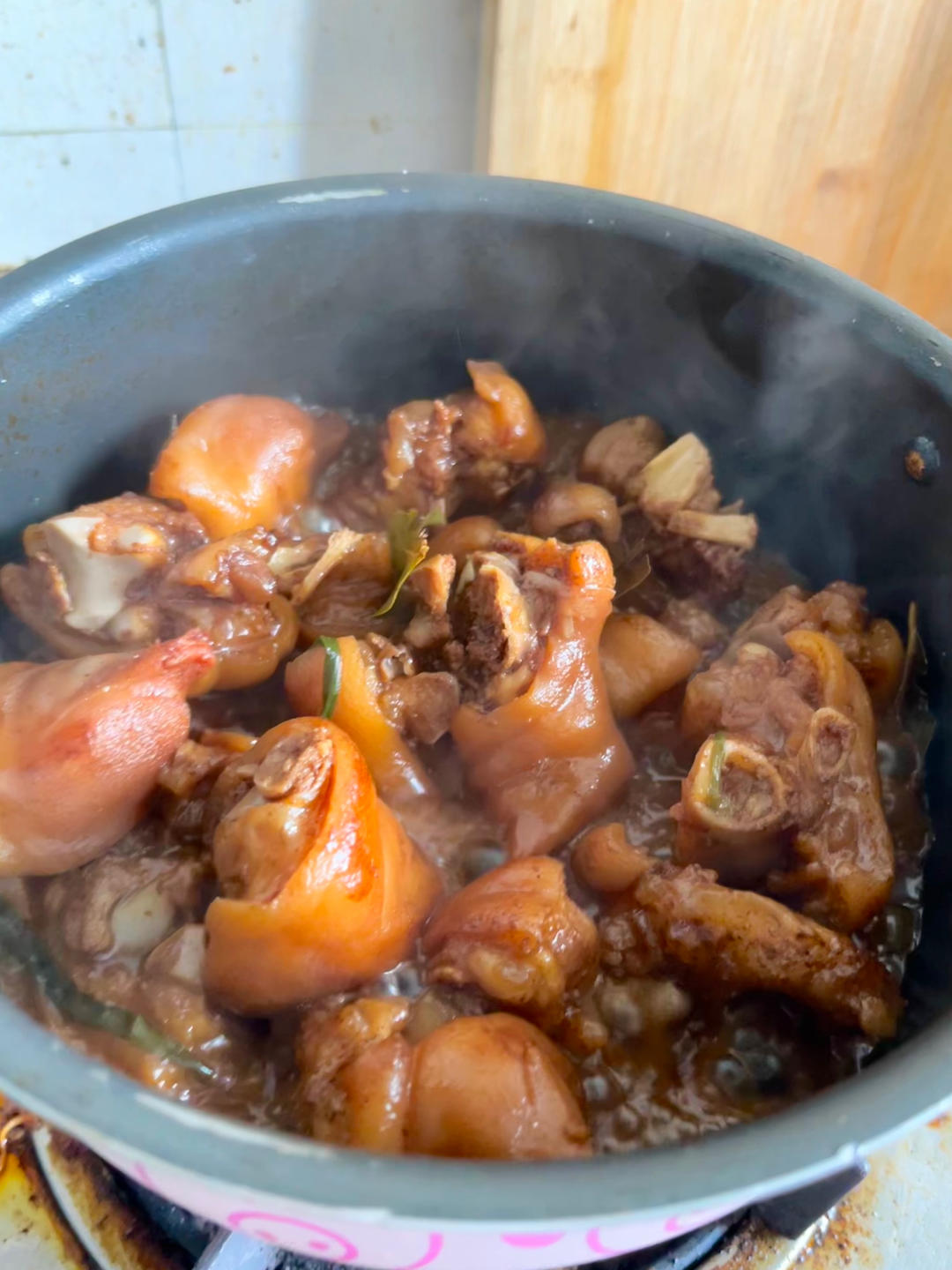 红烧猪蹄，酱香味，超级过嘴瘾的卤猪蹄