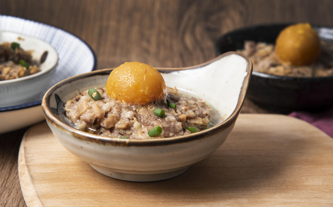 家常美味咸蛋黄蒸肉饼