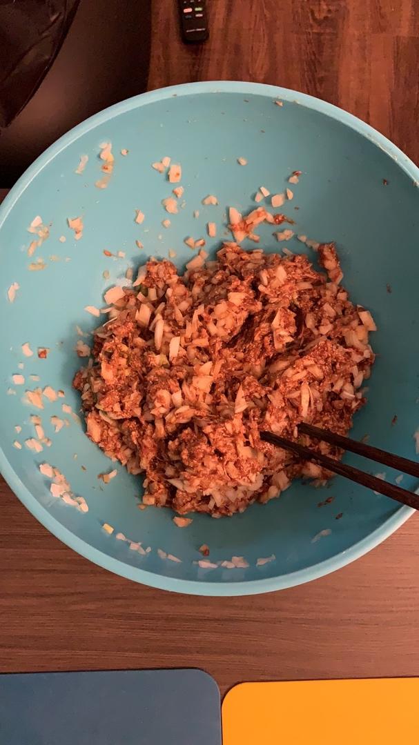 鲜美多汁的洋葱牛肉包子