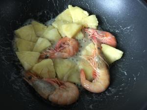 奶香菠萝大虾芝士焗饭的做法 步骤8