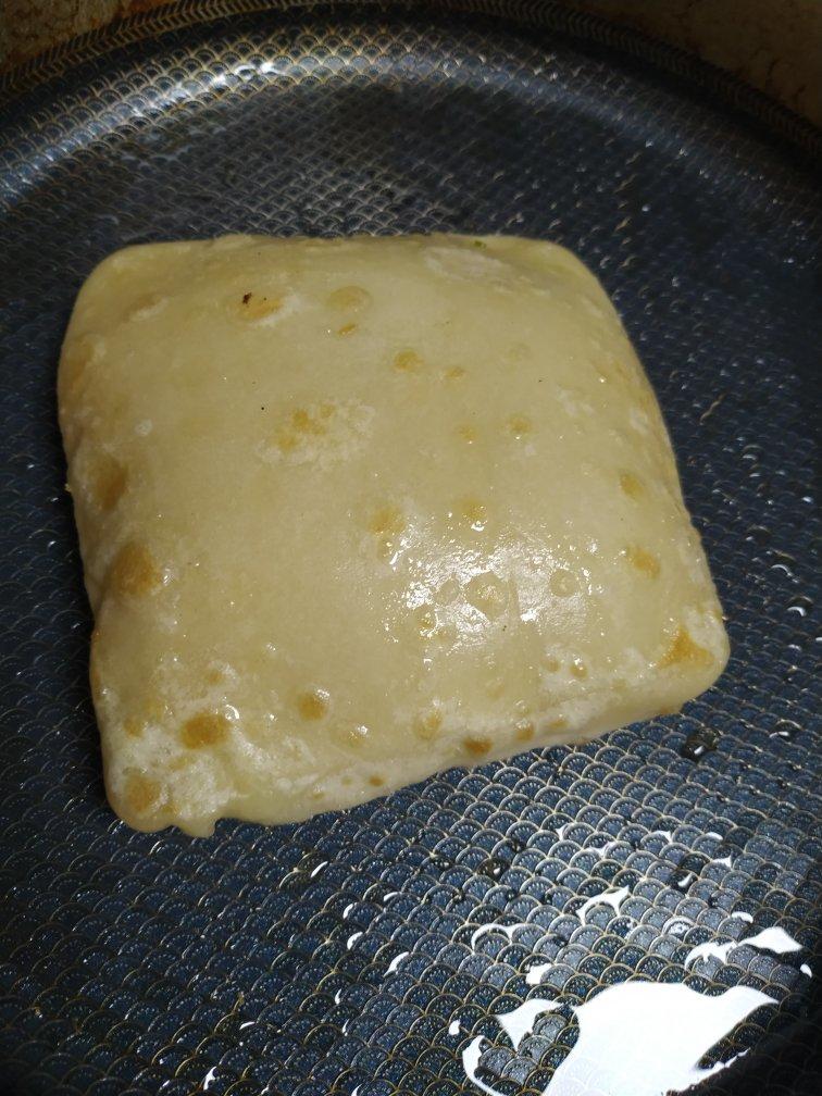 鼓大泡的鸡蛋灌饼