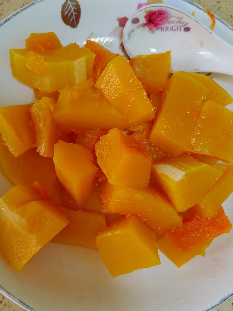 用南瓜做的南瓜豆沙包的做法 步骤3