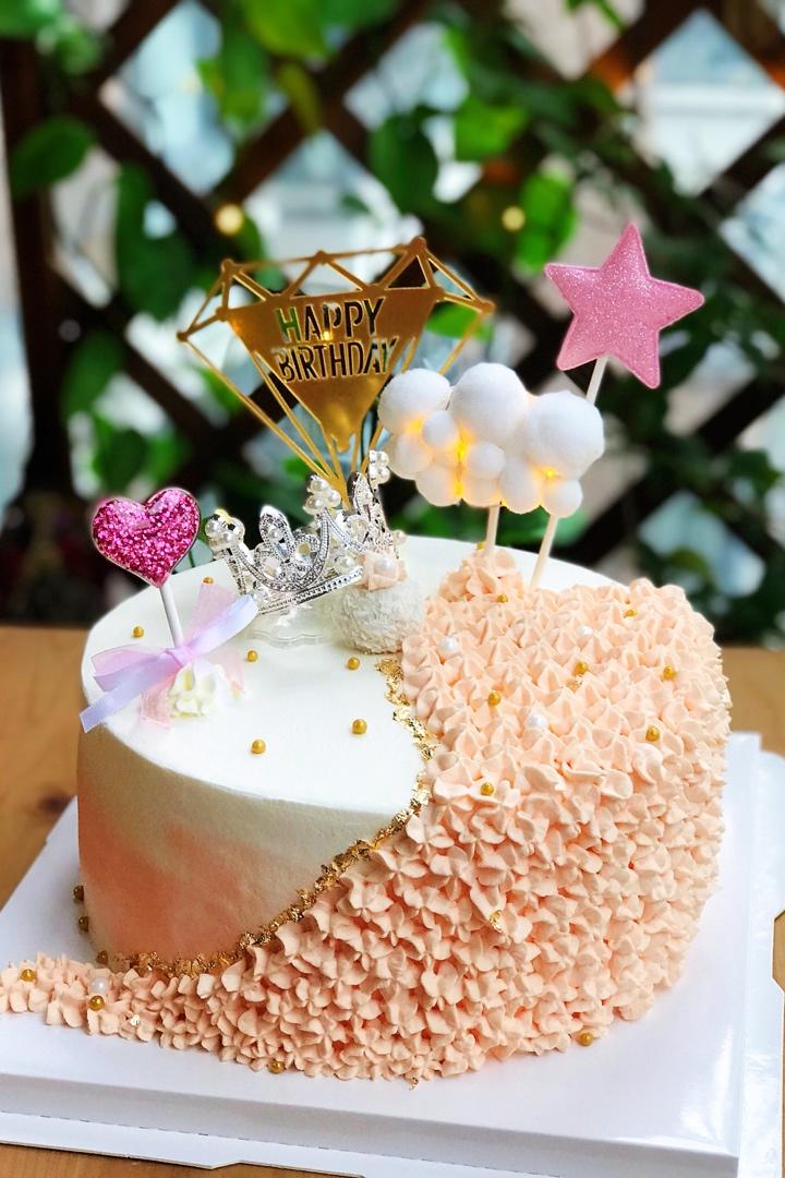 女神范满满的皇冠生日蛋糕