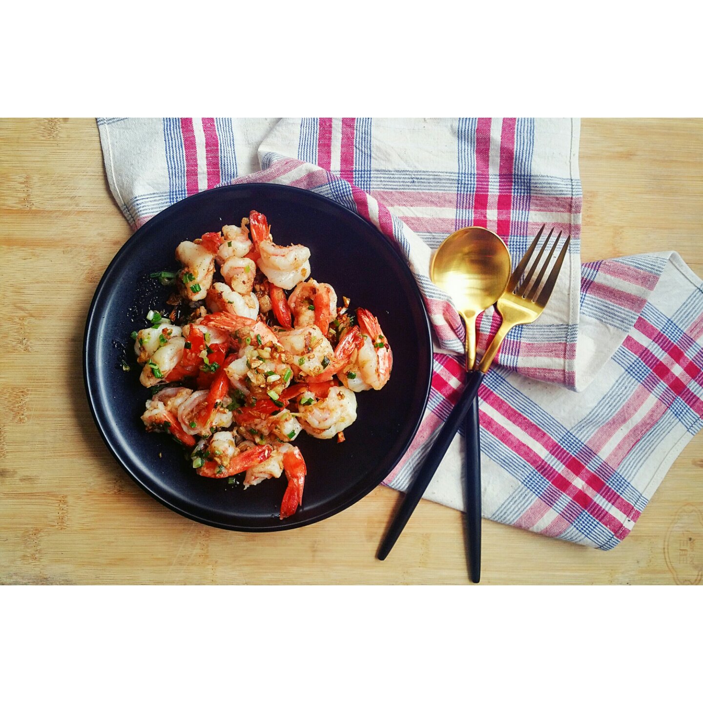 大蒜胡椒虾｜一条视频