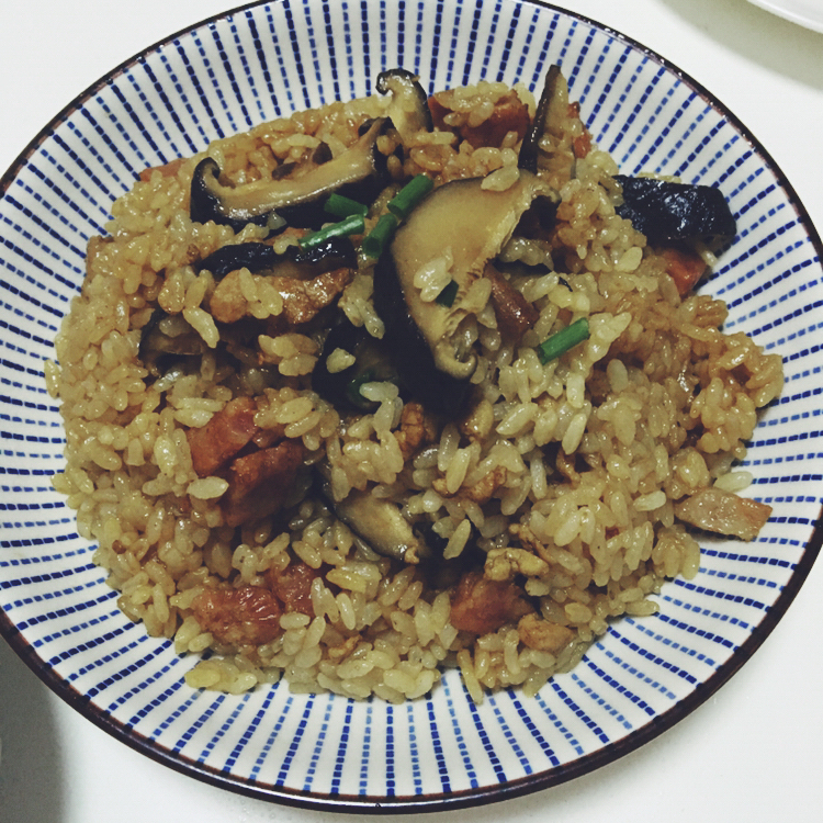 电饭锅香菇香肠饭(●´∀｀●)