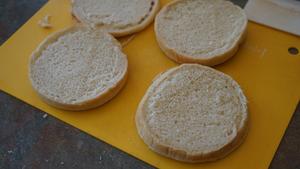 苜蓿苗口蘑吉士蛋松饼（麦满分）的做法 步骤1