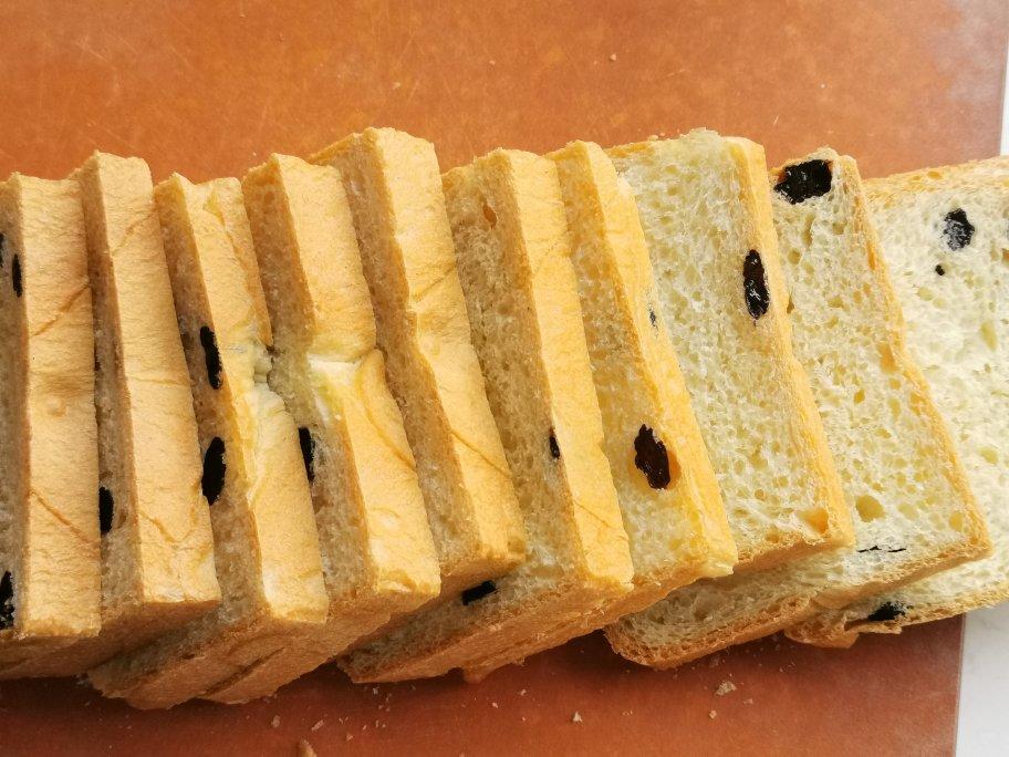 我最近每天做一个的葡萄干吐司，真的超松软好吃！