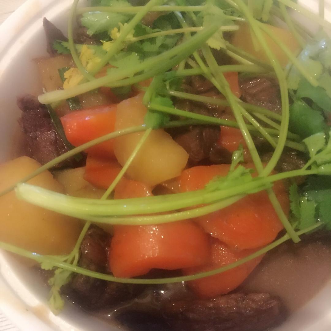红烧土豆牛腩