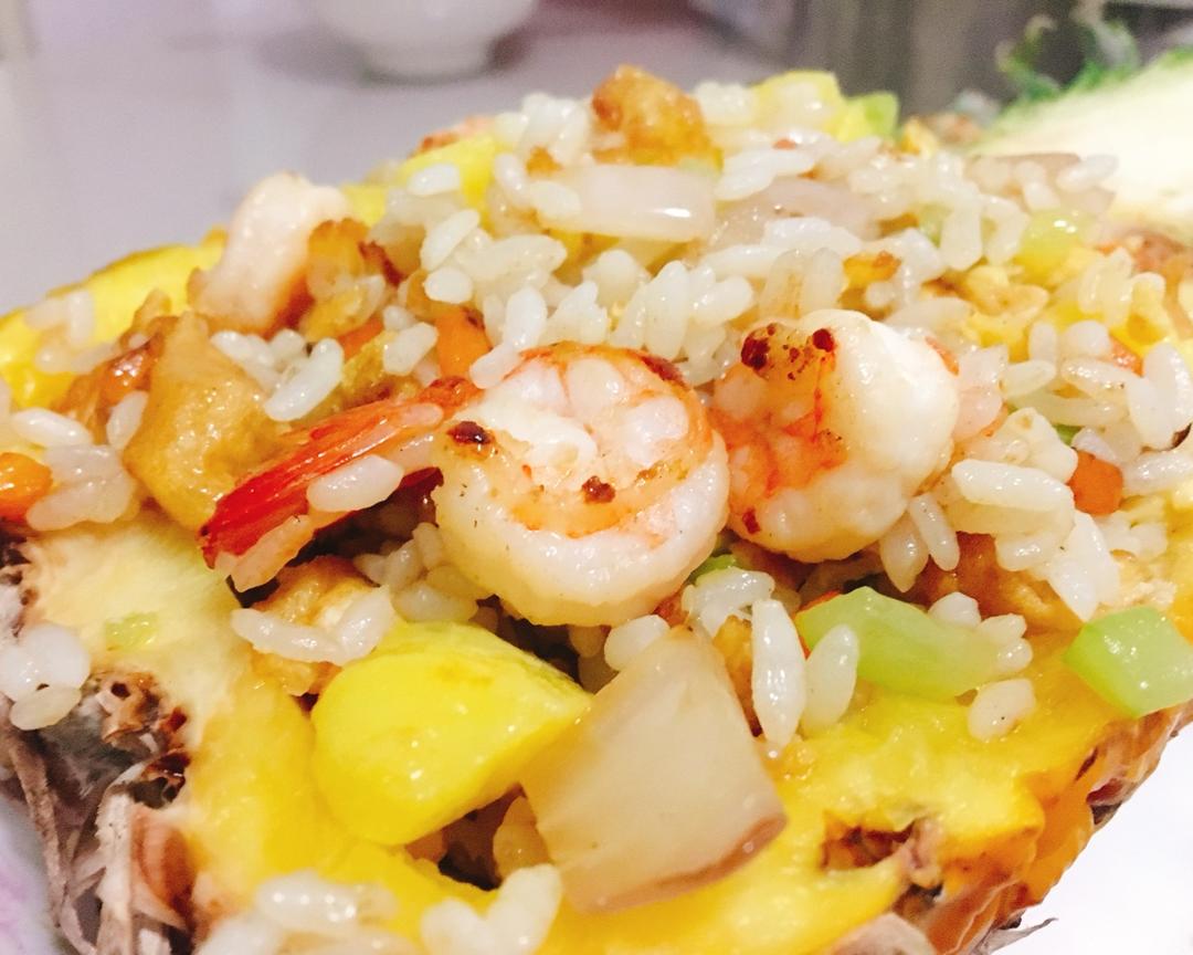虾仁菠萝夏日炒饭的做法