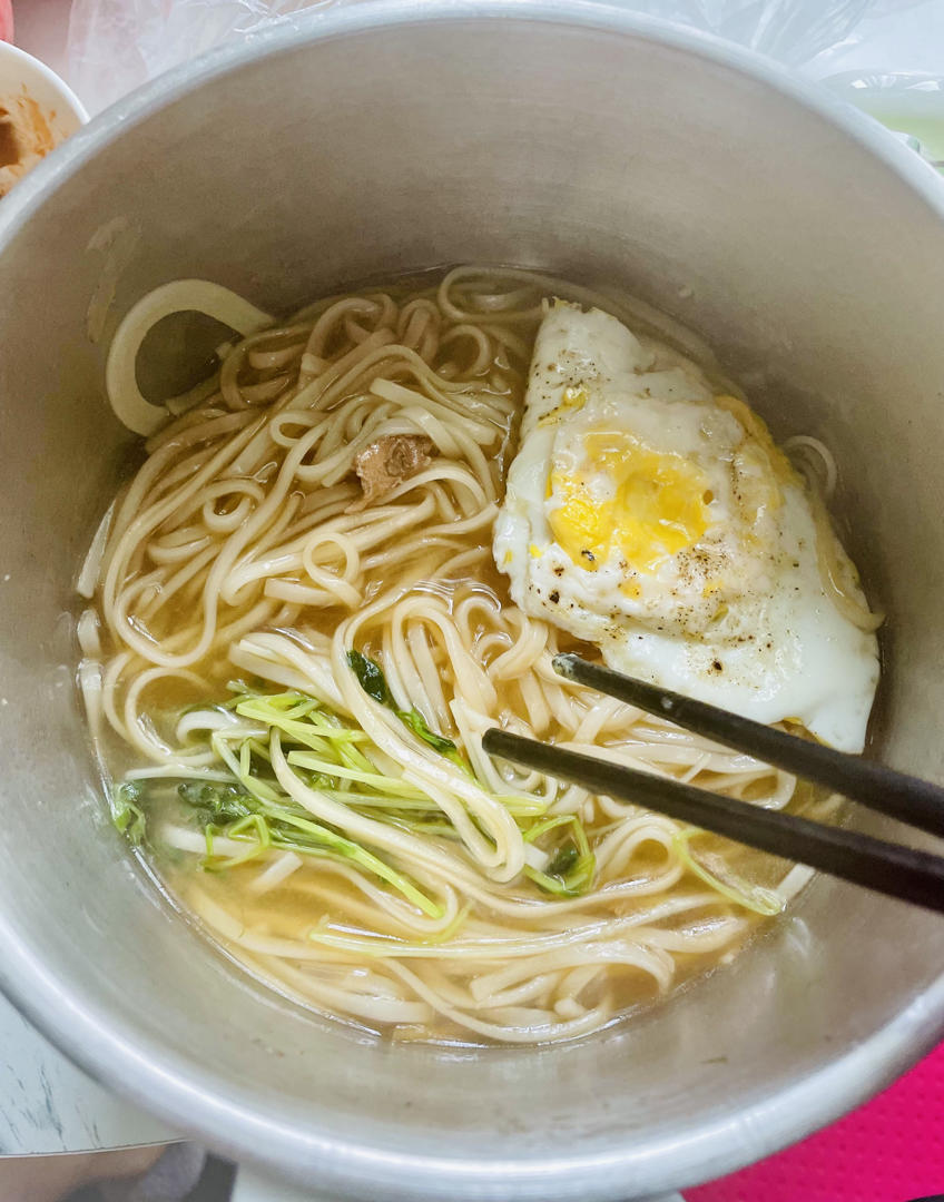 煮挂面的小技巧，不粘不夹生