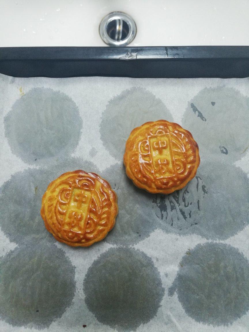 广式月饼—蛋黄莲蓉月饼